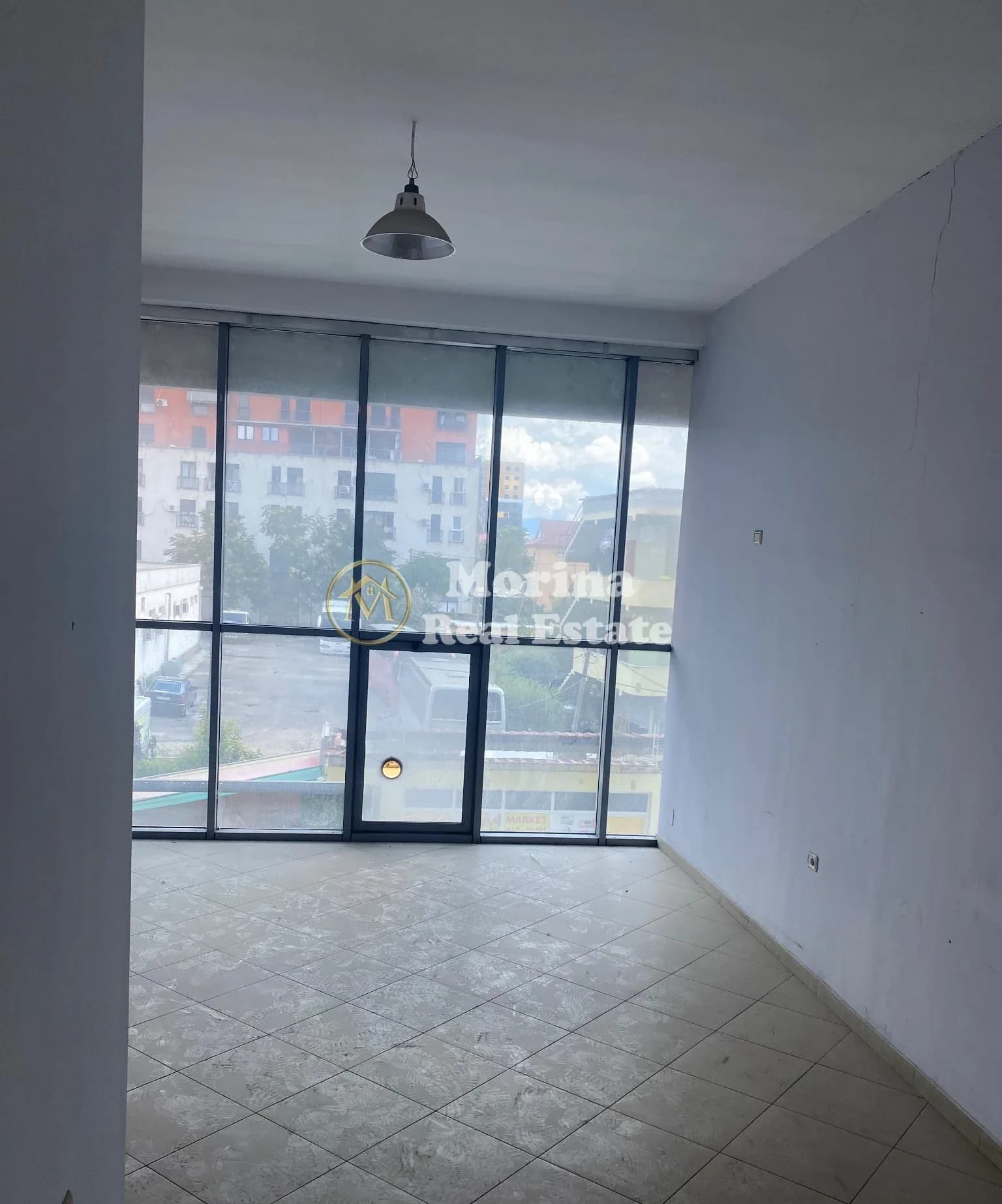 Qera | Ambjent Biznesi | Rruga Dritan Hoxha | 750 €/muaj