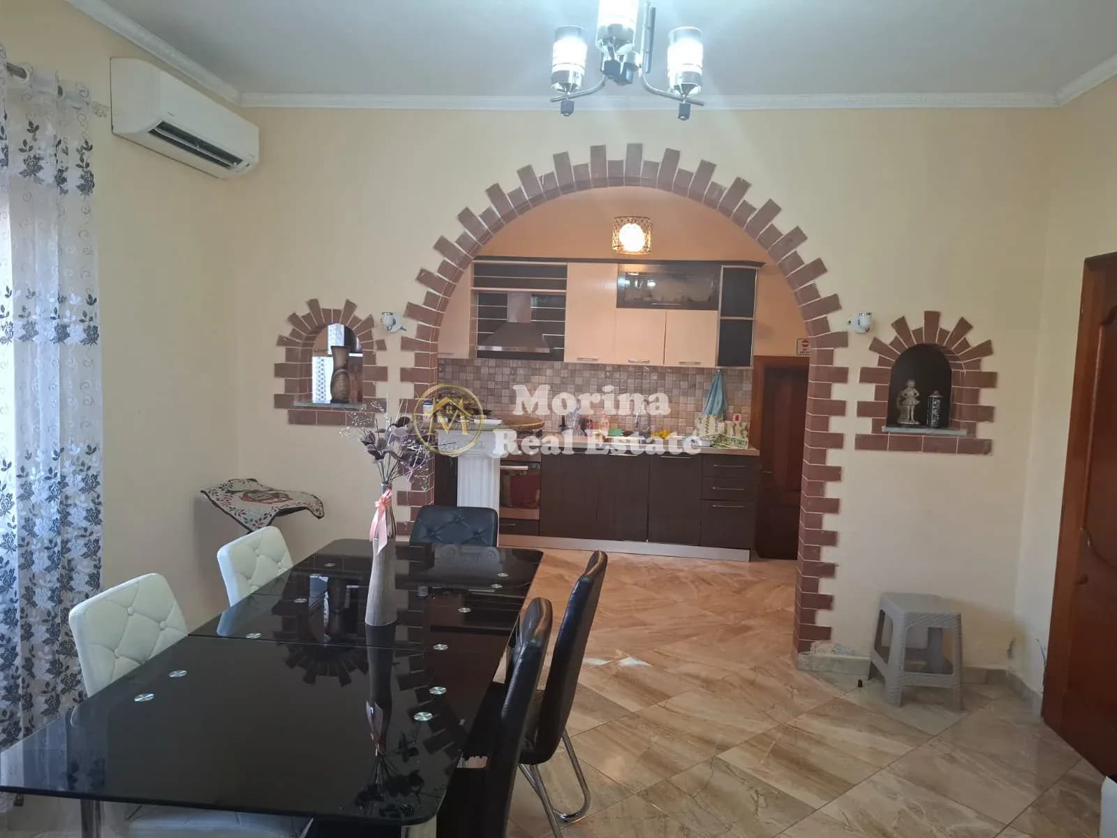Qera | Vilë 6 + 1 | Fushë (Mëzez) | 900 €/muaj 3