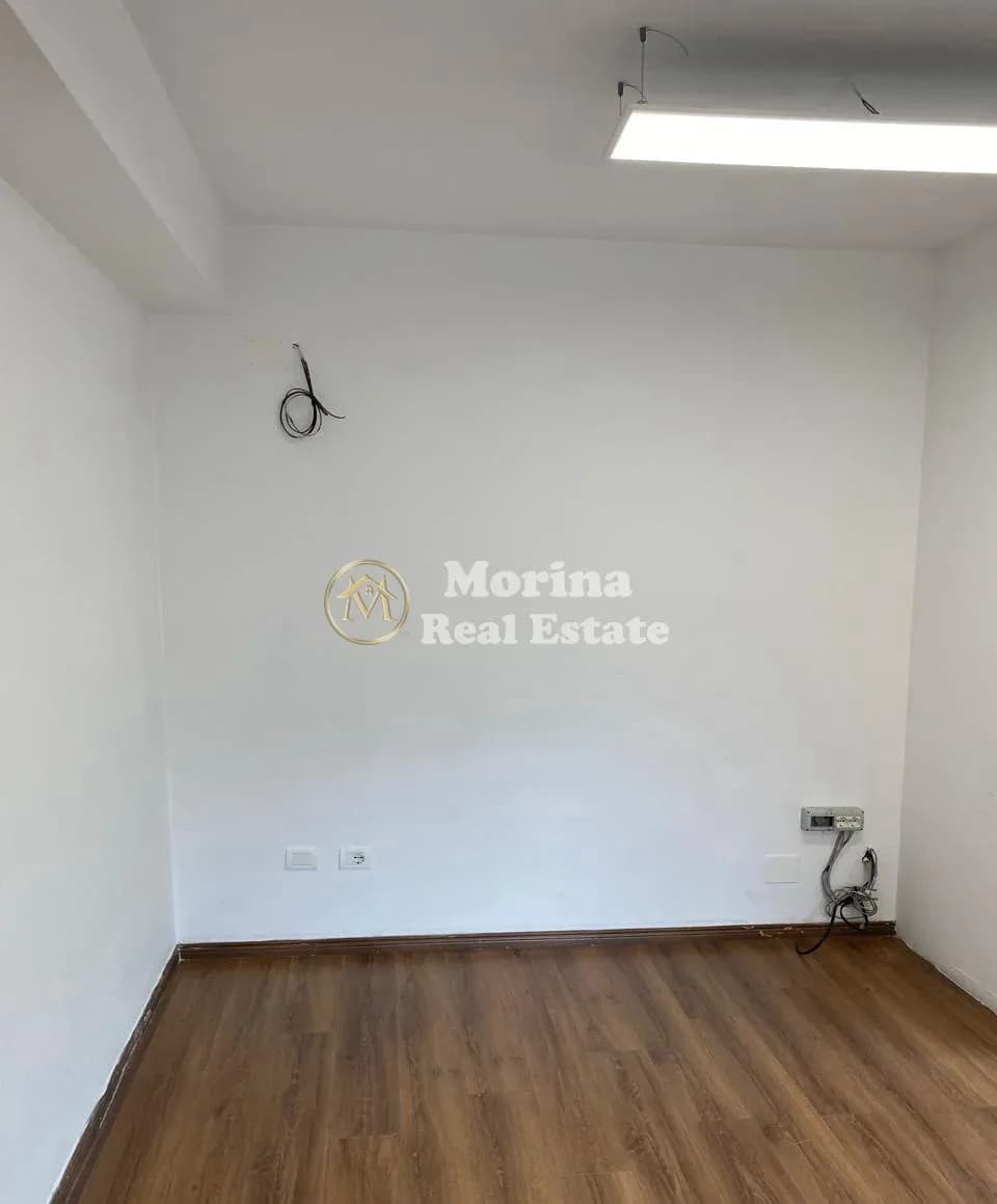 Qera | Ambjent Biznesi | Rruga Myslym Shyri | 450 €/muaj 3