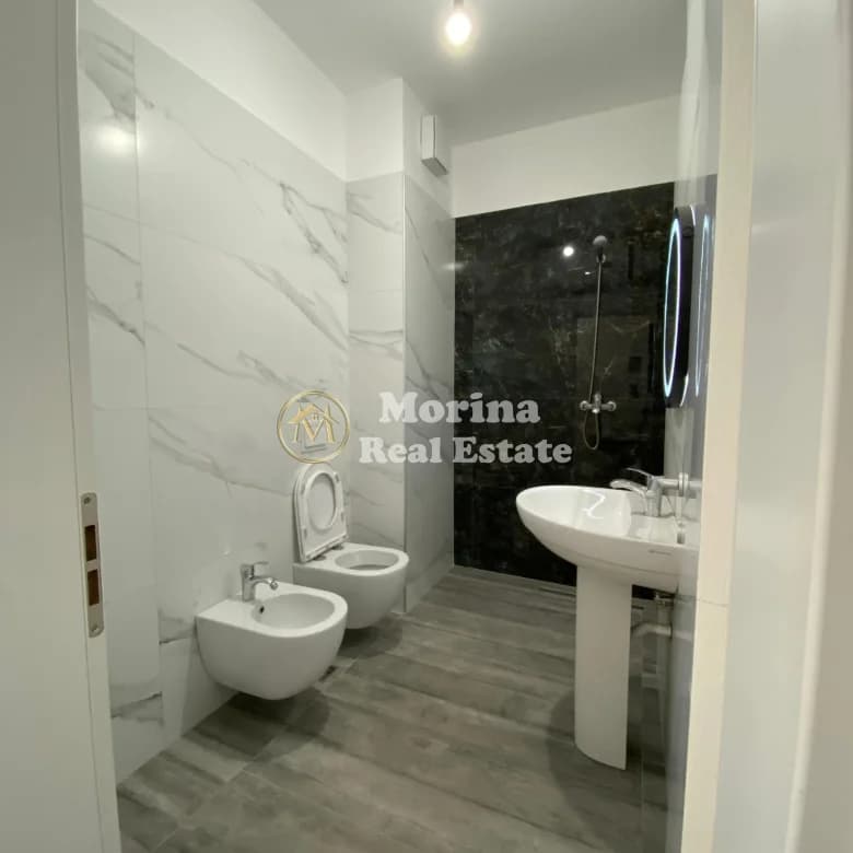 Qera | Ambjent Biznesi | Komuna Parisit | 700 €/muaj 2