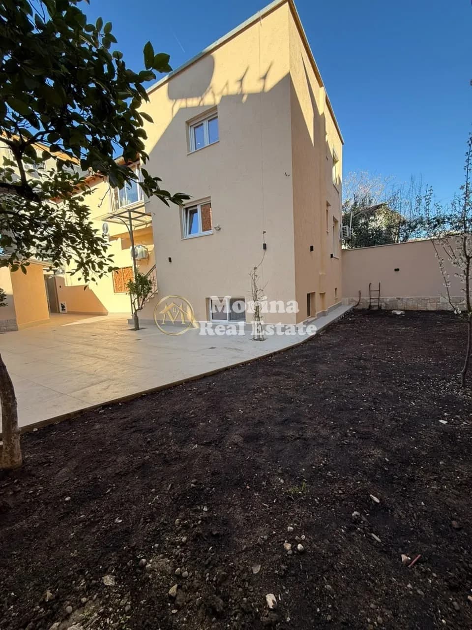 Qera | Vilë 4 + 1 | 21 Dhjetori | 2100 €/muaj