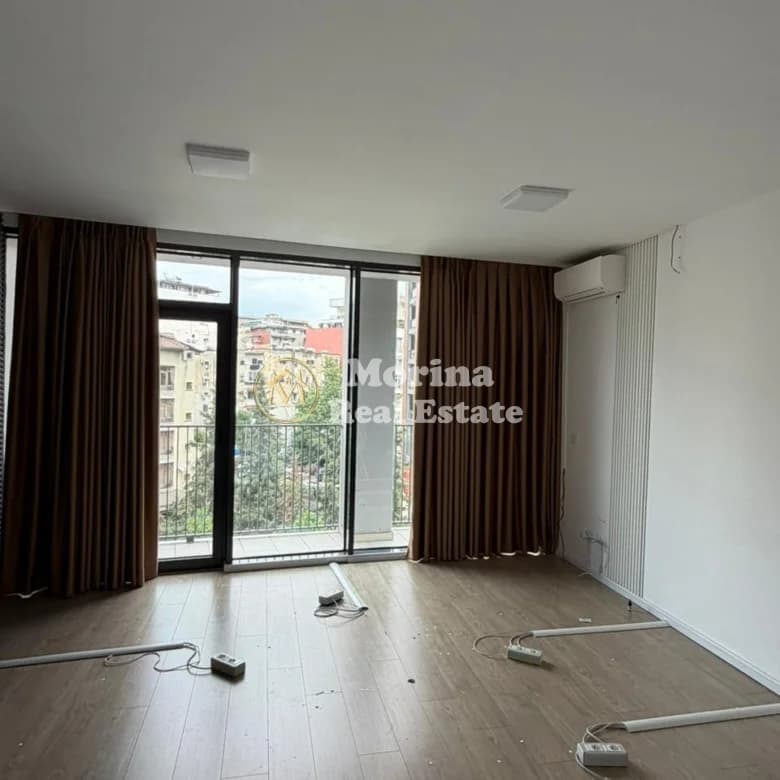 Qera | Ambjent Biznesi+ Post Parkimi | Lake View Residence | 1000 €/muaj 2