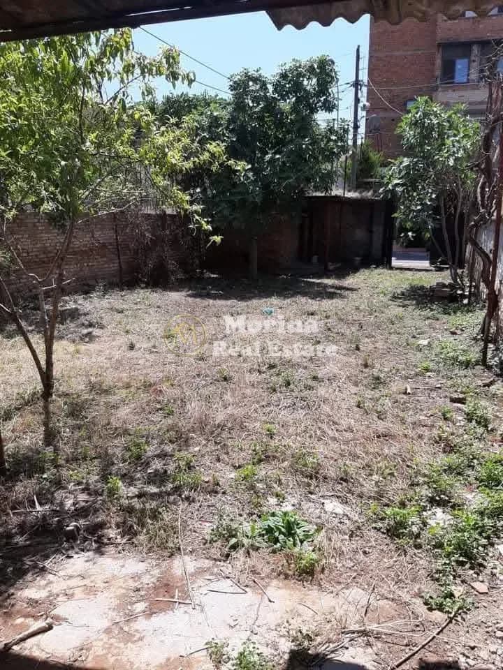 Shitje | Tokë / Truall | Mbrapa Shkolles 4 Dëshmorët | 420000 € ( lek) 2
