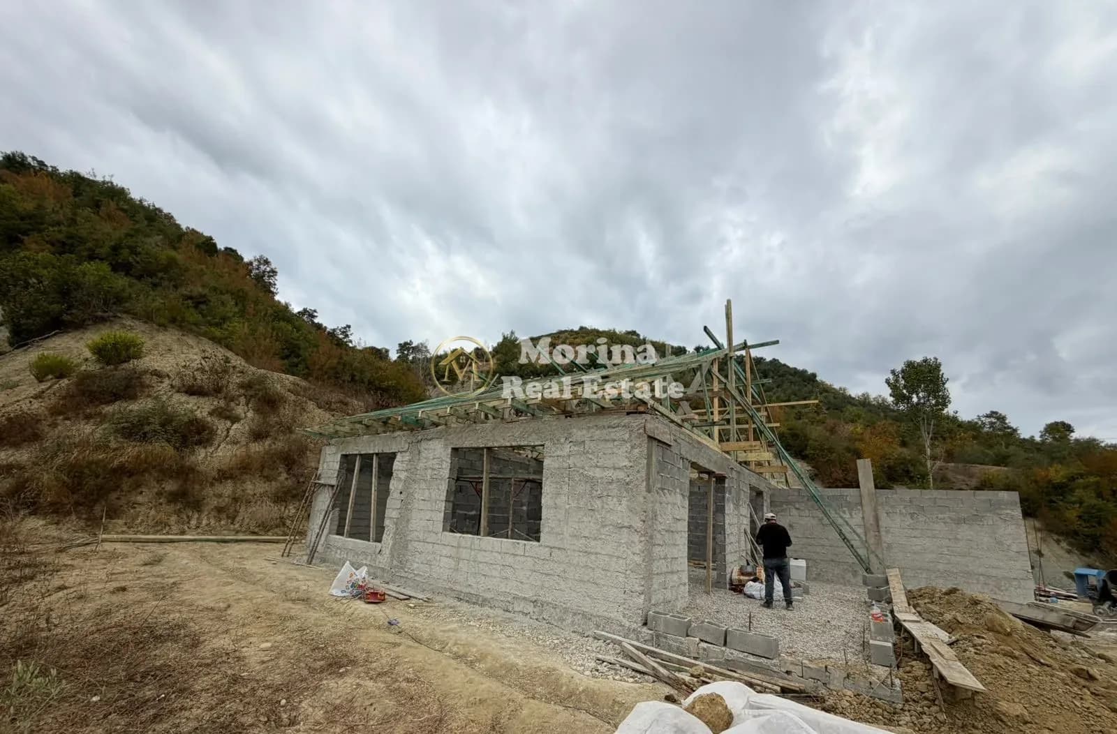 Shitje | Vilë 4 + 1 | Peze-Helmes | 290000 €
