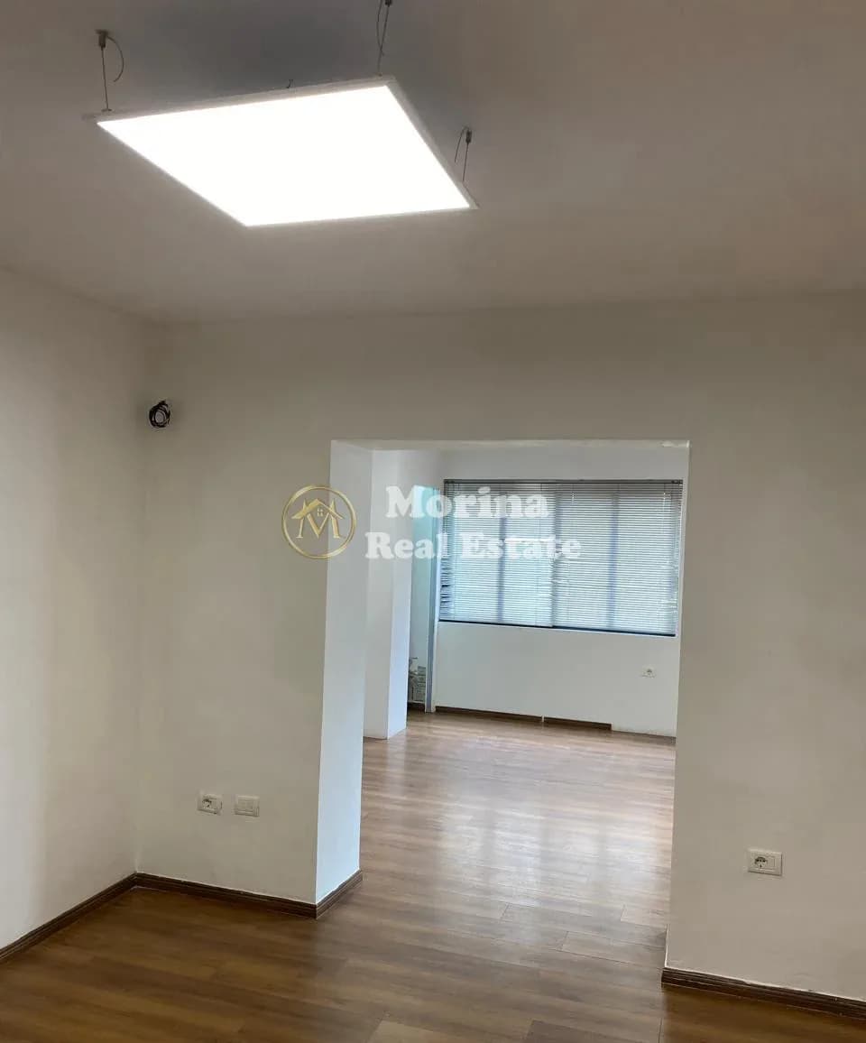 Qera | Ambjent Biznesi | Rruga Myslym Shyri | 450 €/muaj