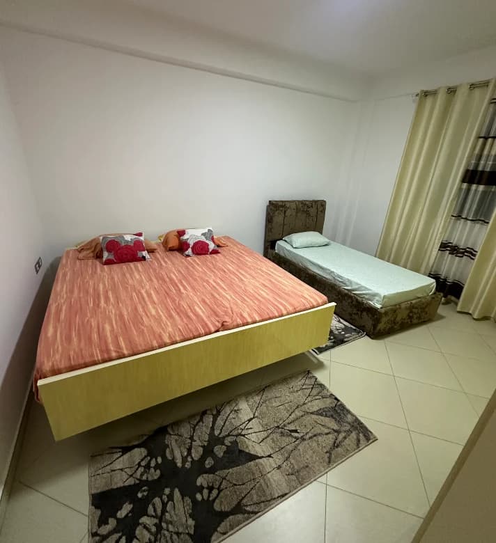 Qera | Vilë 3 + 1+2+Post Parkimi | Kafja e Rremës | 850 €/muaj 3