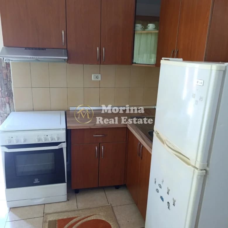 Qera | Shtëpi private 1 + 1 | Rruga 5 Maji | 350 €/muaj 2