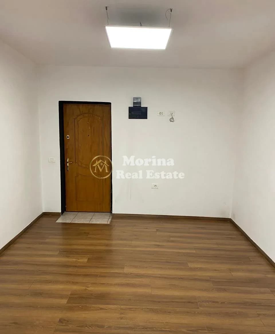 Qera | Ambjent Biznesi | Rruga Myslym Shyri | 450 €/muaj 2