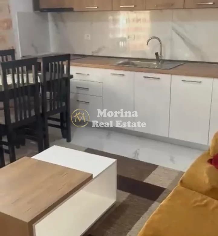 Qera | Shtëpi private 2 + 1 | Rruga Njazi Meka | 400 €/muaj
