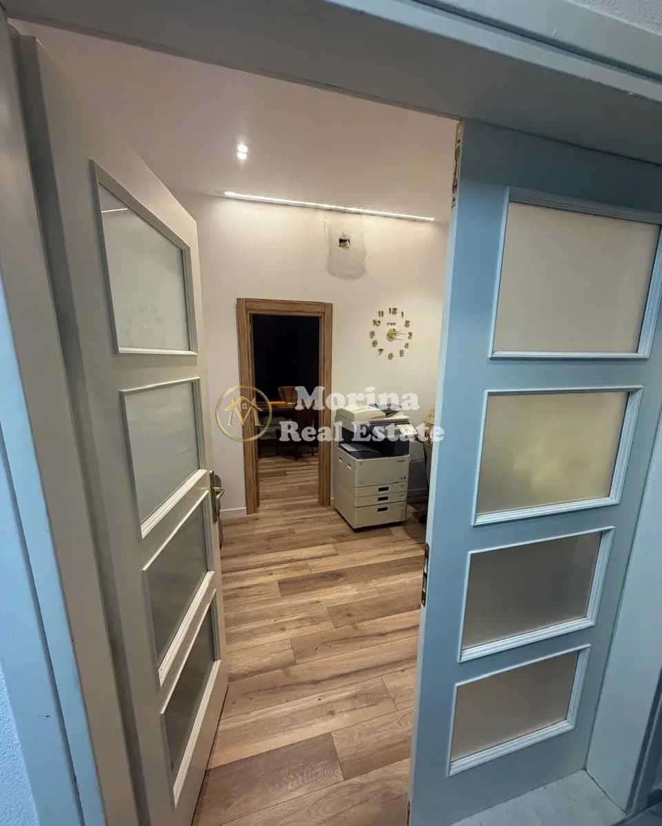 Qera | Zyrë | 21 Dhjetori | 800 €/muaj 4