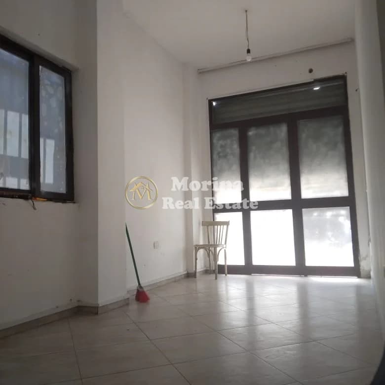 Qera | Ambjent Biznesi | Stacioni i Trenit | 200 €/muaj 4