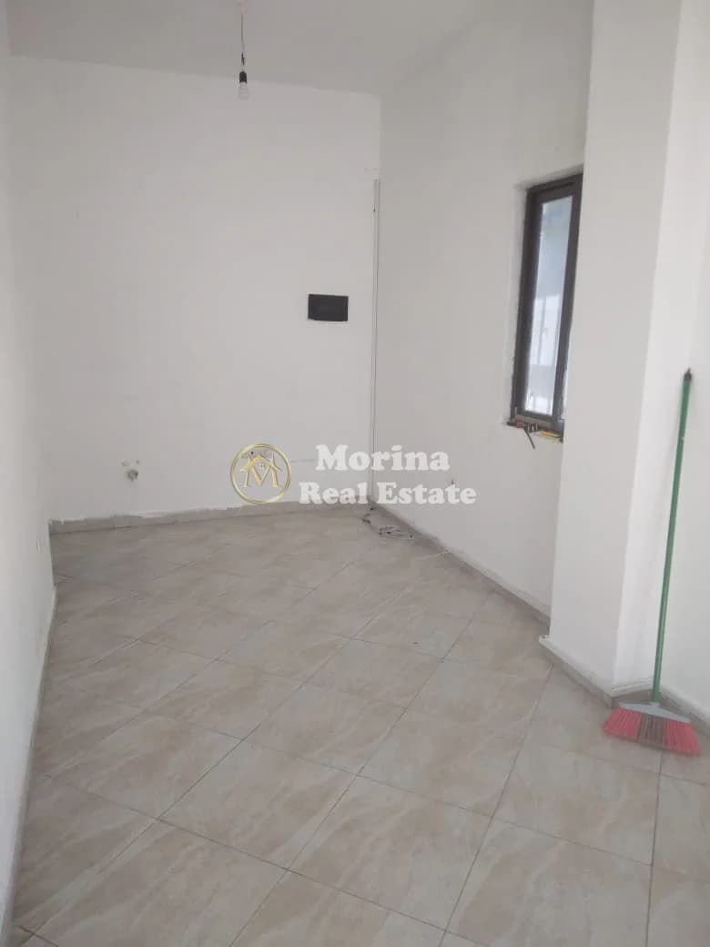 Qera | Ambjent Biznesi | Stacioni i Trenit | 200 €/muaj