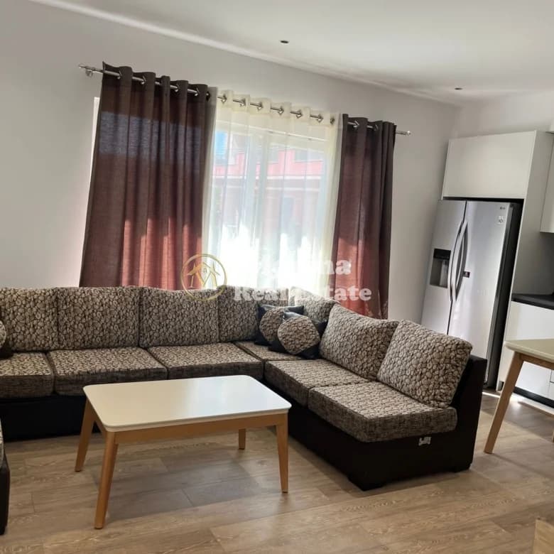 Qera | Shtëpi private 2 + 1 | Rruga 5 Maji | 550 €/muaj 2