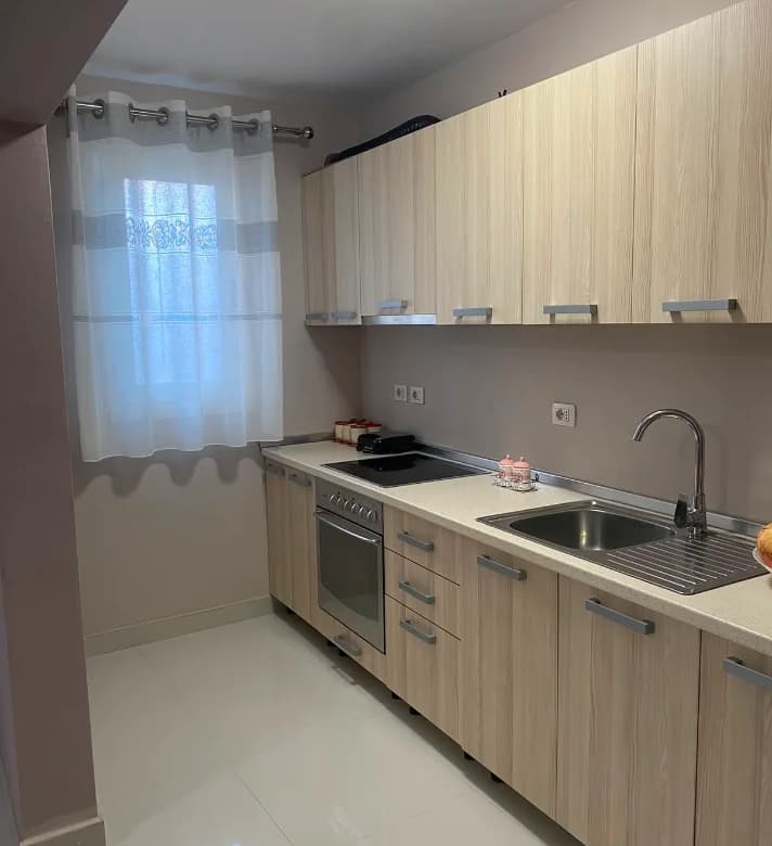 Qera | Apartament 1 + 1 | Rruga Spiro Velko,Ali Demi | 450 €/muaj