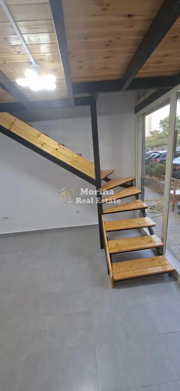 Qera | Ambjent Biznesi | Ish Fusha e Aviacionit | 400 €/muaj 4
