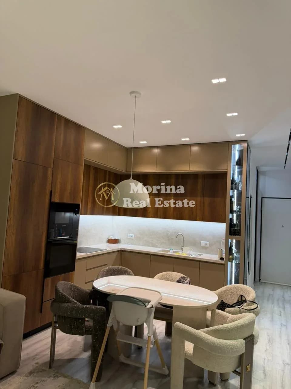 Qera | Apartament 2 + 1 | Rruga 5 Maji - Emerald Center| 1000 €/muaj 2