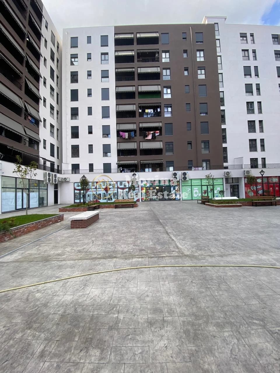 Shitje | Ambjent Biznesi | Kamëz | 235400 € 4