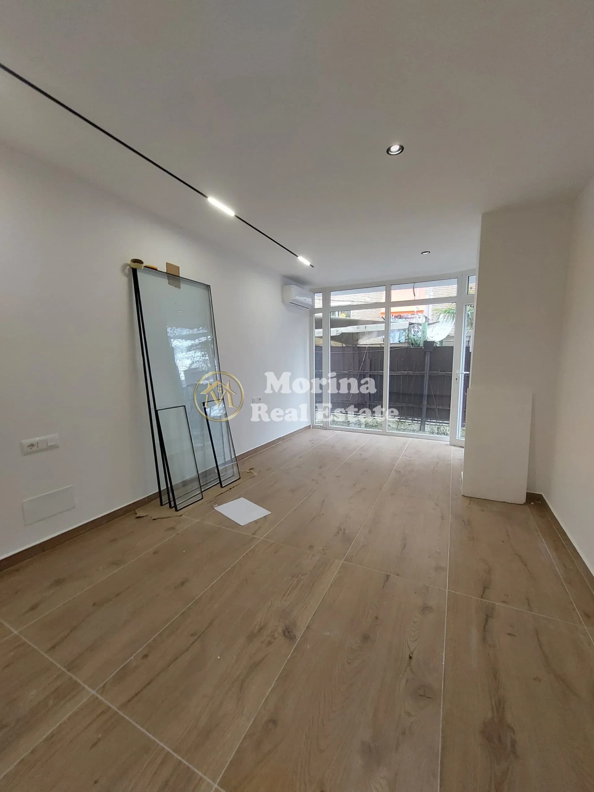 Qera | Ambjent Biznesi | Rruga Bardhyl | 500 €/muaj 2