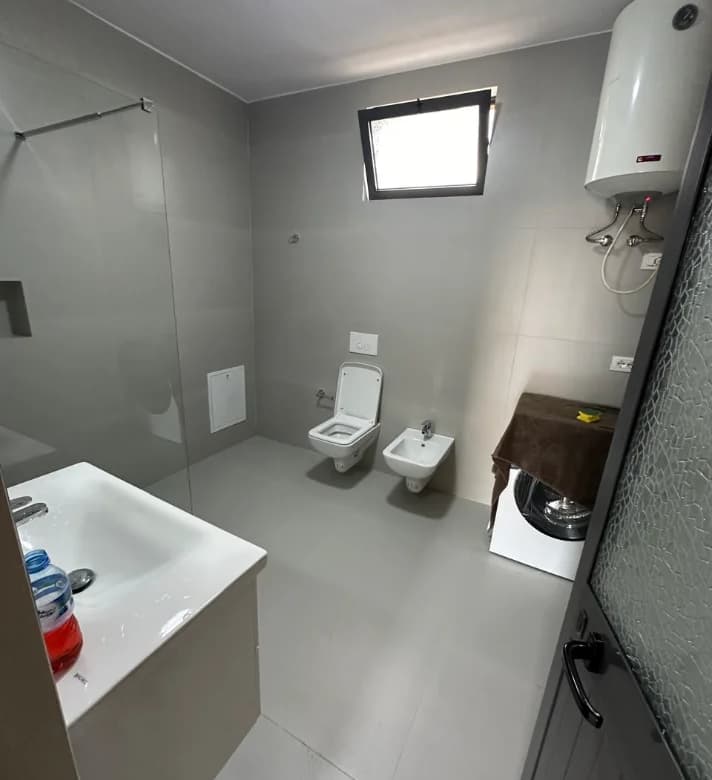 Qera | Shtëpi private 2 + 1+Ballkon | Rruga Balla | 400 €/muaj 4