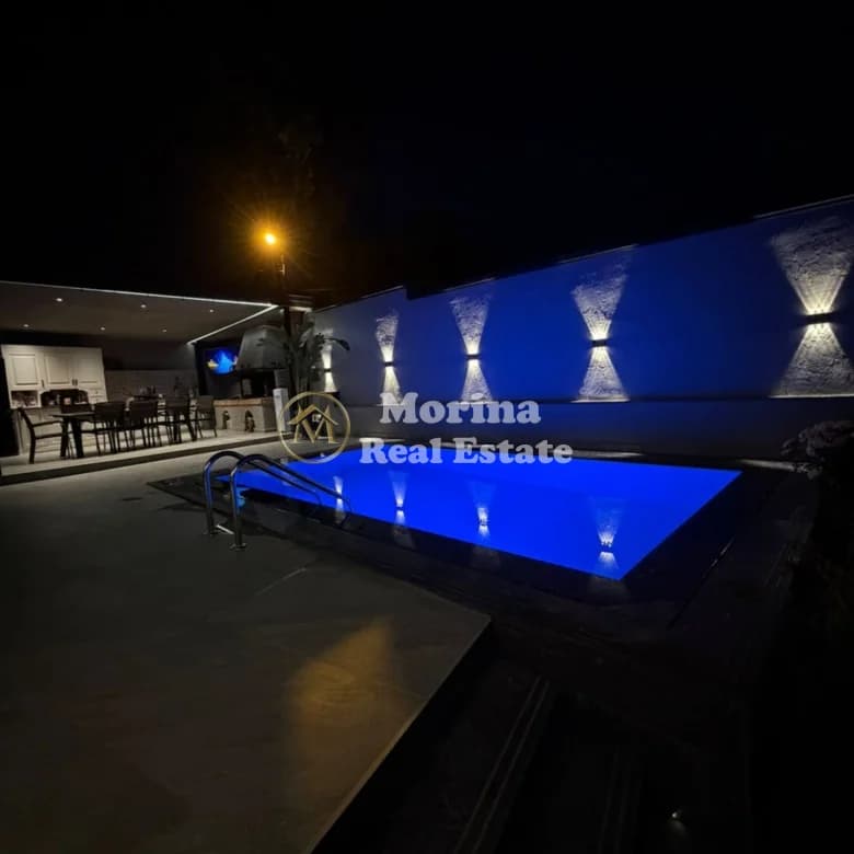 Shitje | Vilë 10 + 1 | Liqeni i Thatë | 2.000.000 € 3