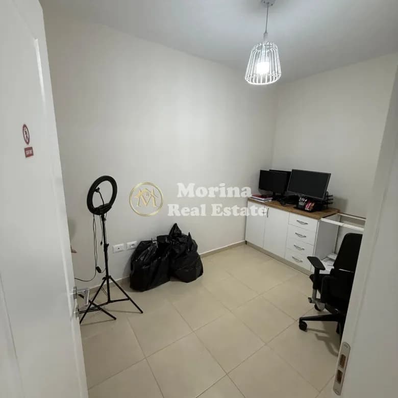Qera | Ambjent Biznesi | 21 Dhjetori | 1200 €/muaj 2