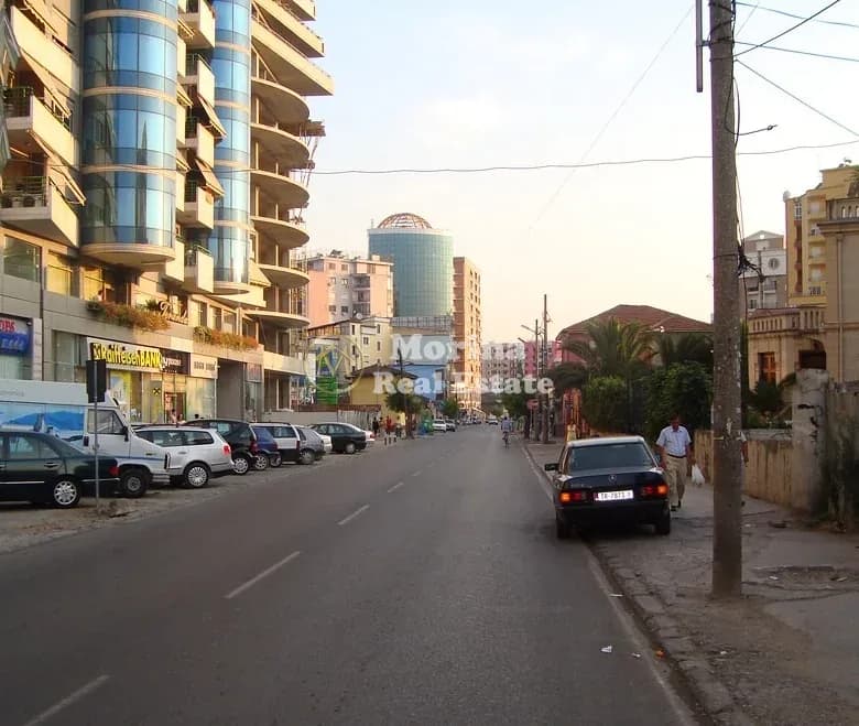 Qera | Ambjent Biznesi | Rruga e Dibrës | 380 €/muaj