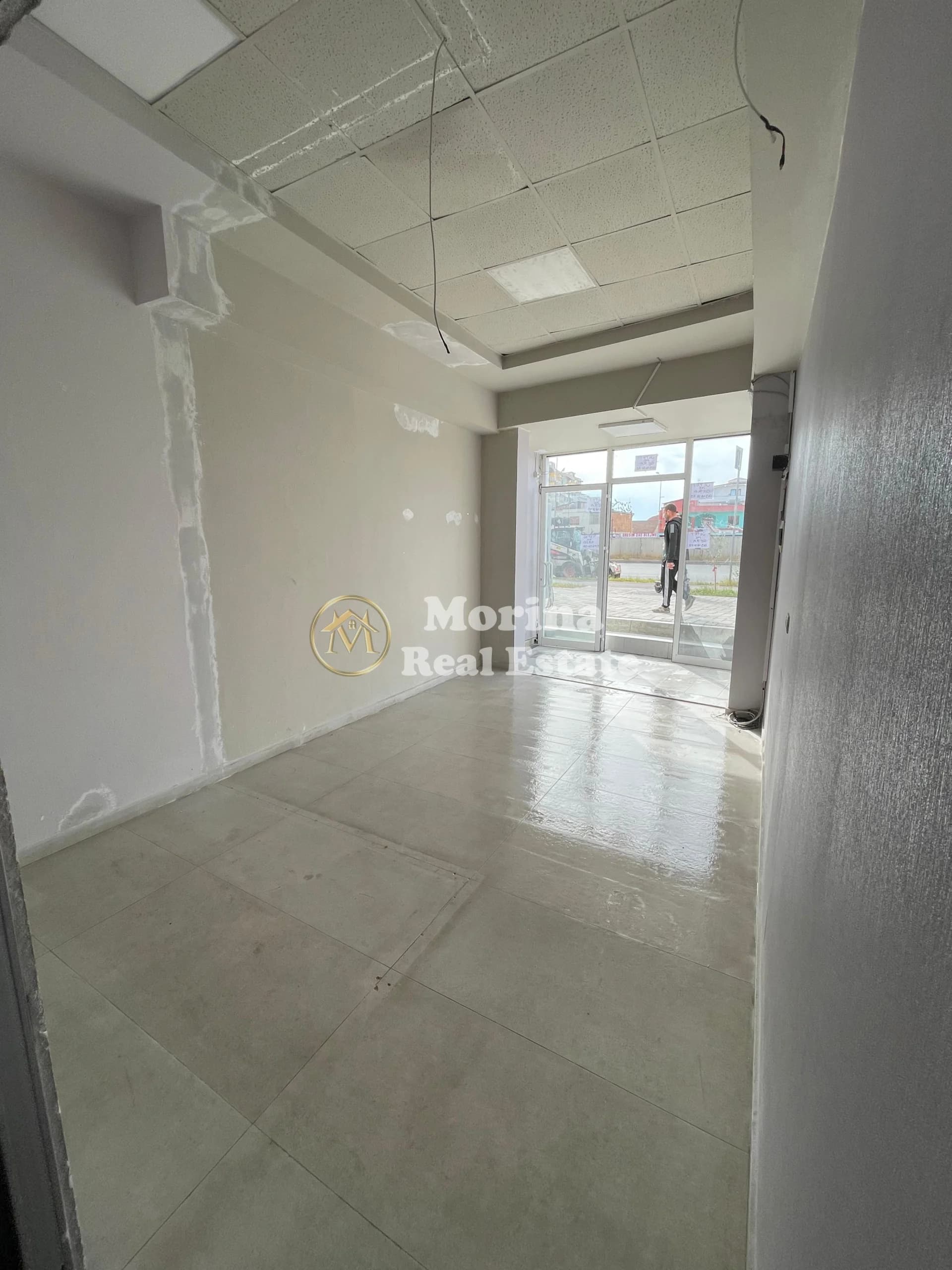 Qera | Ambjent Biznesi | Sheshi Shqiponja | 500 €/muaj