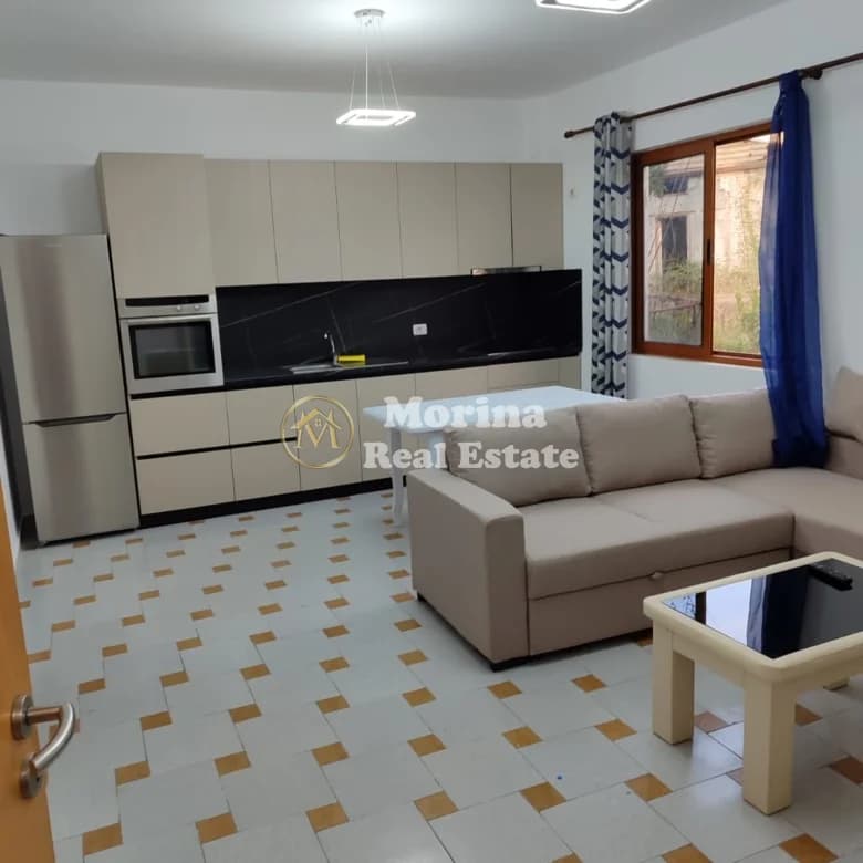 Qera | Shtëpi private 1 + 1 | Shkozë | 300 €/muaj