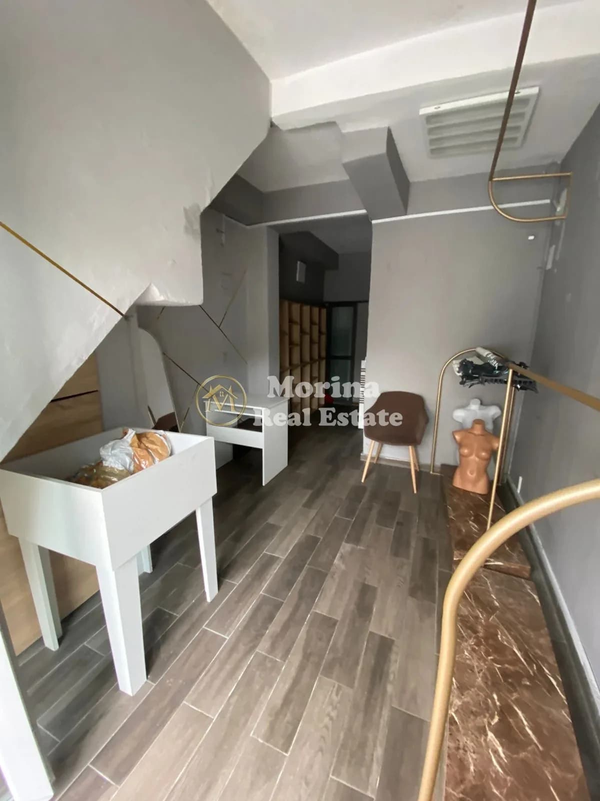 Qera | Ambjent Biznesi | Rruga Pjetër Budi | 200 €/muaj