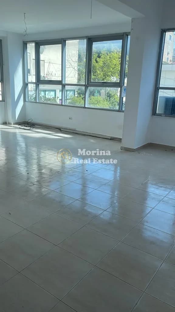 Qera | Ambjent Biznesi | Rruga e Durrësit | 550 €/muaj