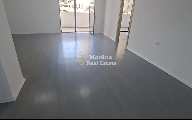 Qera | Ambjent Biznesi | Rruga 5 Maji | 600 €/muaj 2