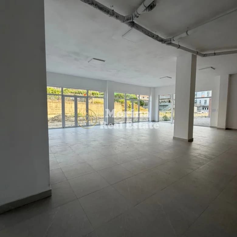 Qera | Ambjent Biznesi | Rruga 5 Maji | 1800 €/muaj 3
