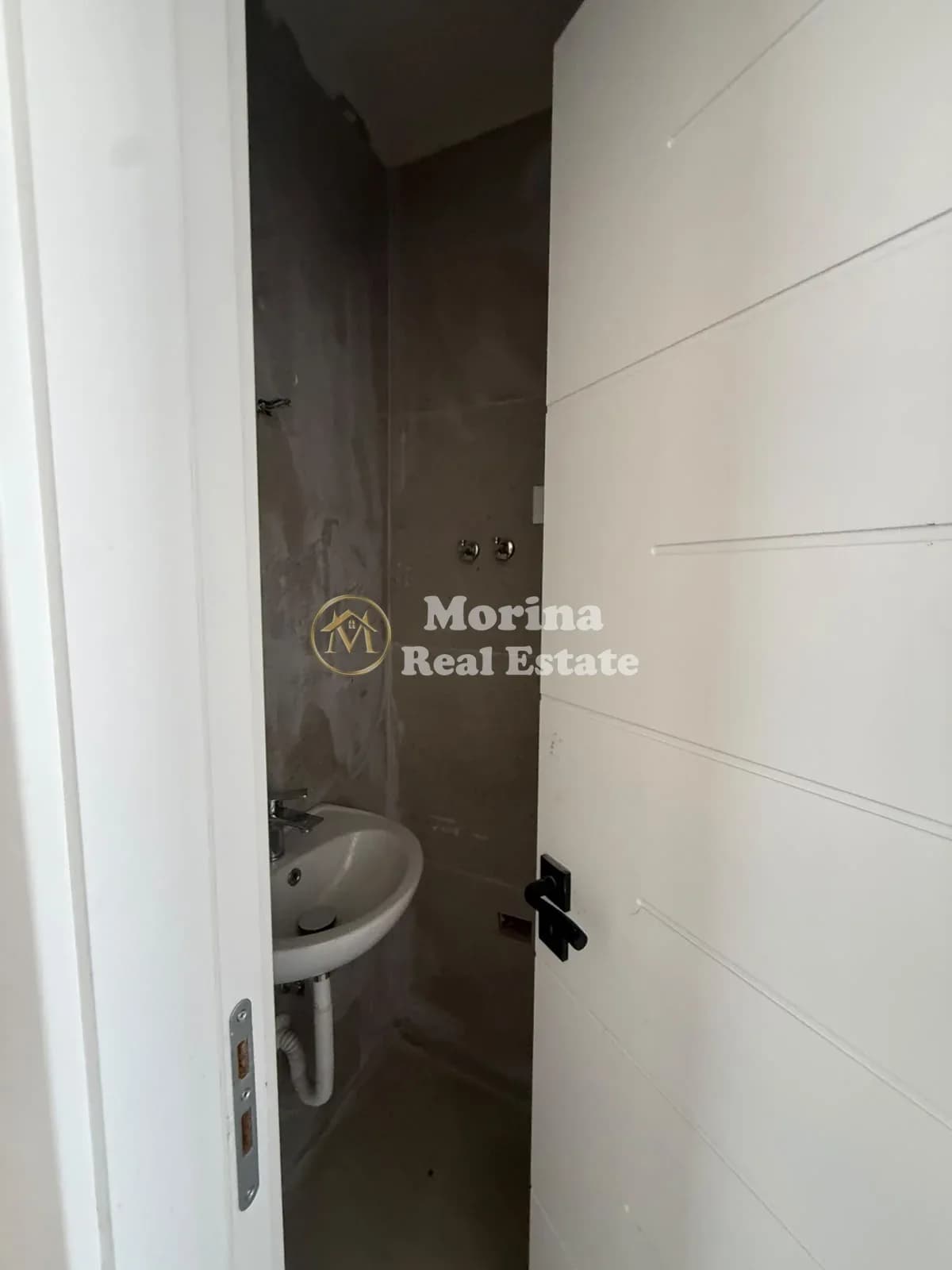 Qera | Ambjent Biznesi | Farmacia 10 | 600 €/muaj 3