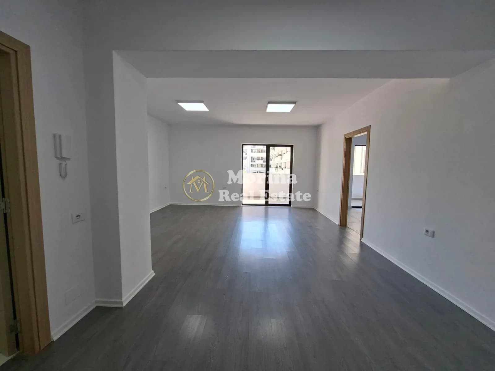 Qera | Ambjent Biznesi | Rruga 5 Maji | 450 €/muaj