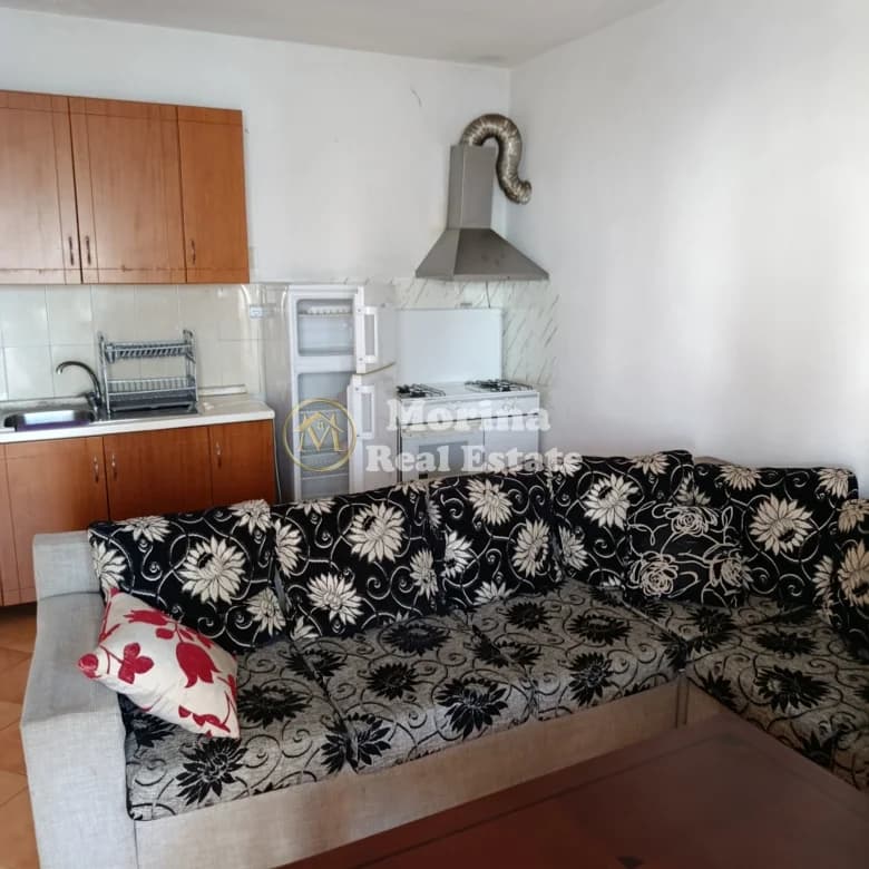 Qera | Shtëpi private 1 + 1 | Rruga Njazi Meka | 350 €/muaj 2