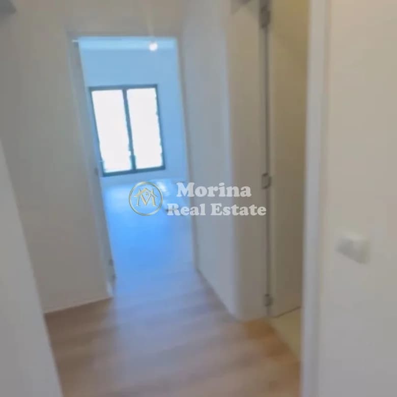 Qera | Ambjent Biznesi | Rruga e Barrikadave | 750 €/muaj 2