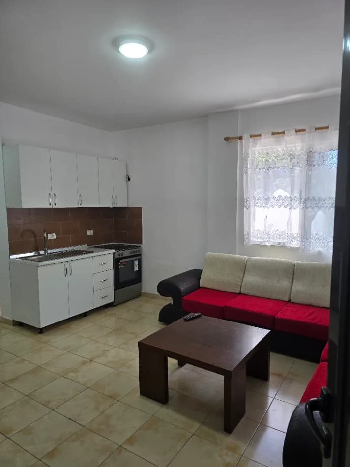 Qera | Shtëpi private 1 + 1 | Rruga 5 Maji | 350 €/muaj