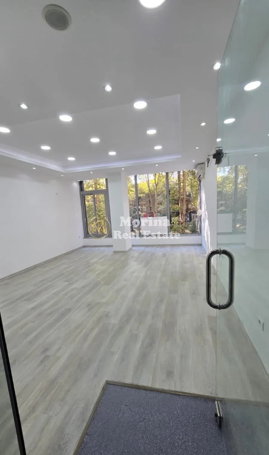 Qera | Ambjent Biznesi | Bulevardi Bajram Curri | 600 €/muaj
