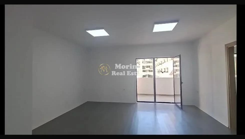 Qera | Ambient biznesi 1 + 1 | Rruga 5 Maji | 400 €/muaj
