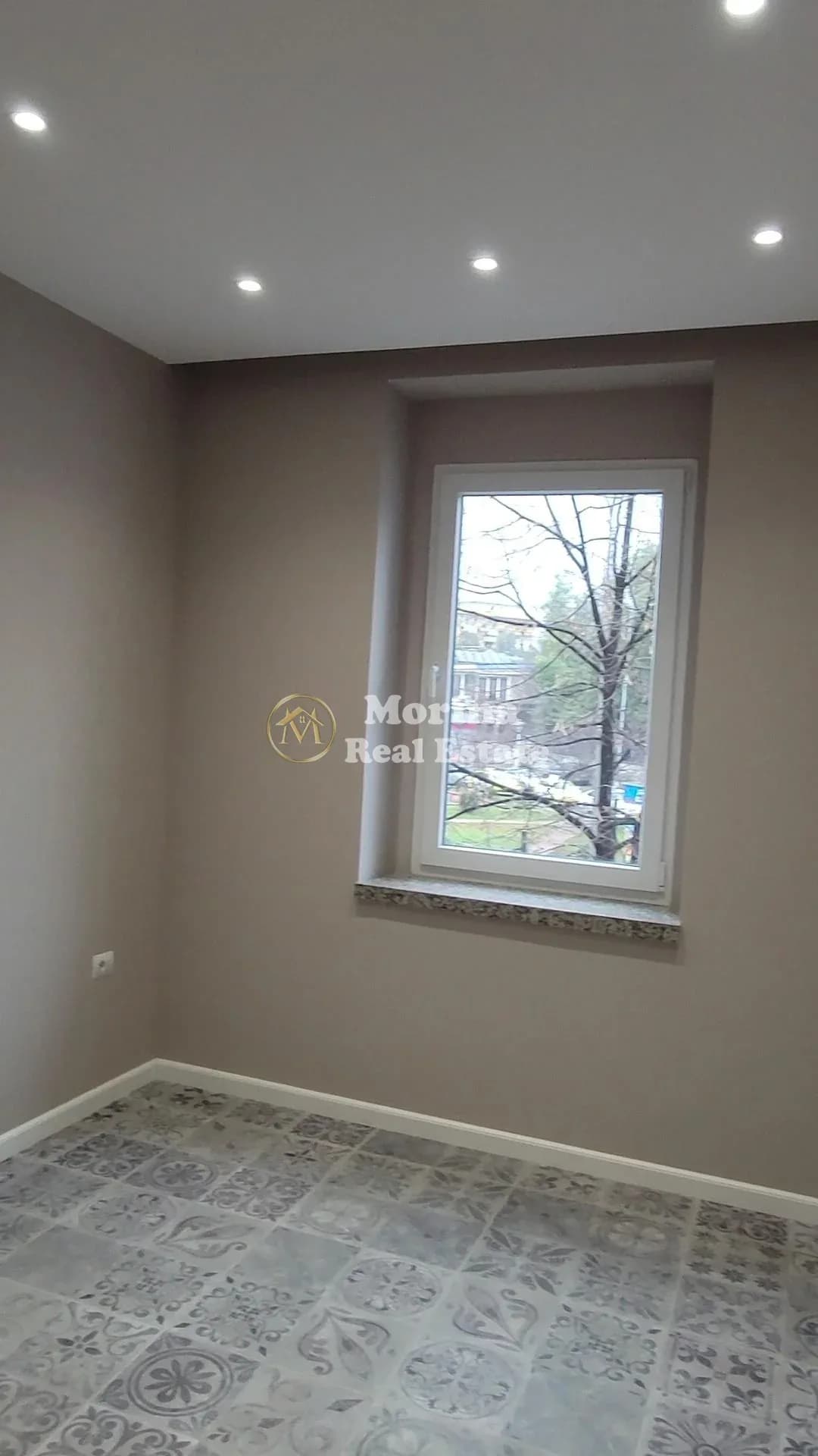 Qera | Ambjent Biznesi | Stadiumi Dinamo | 800 €/muaj 2