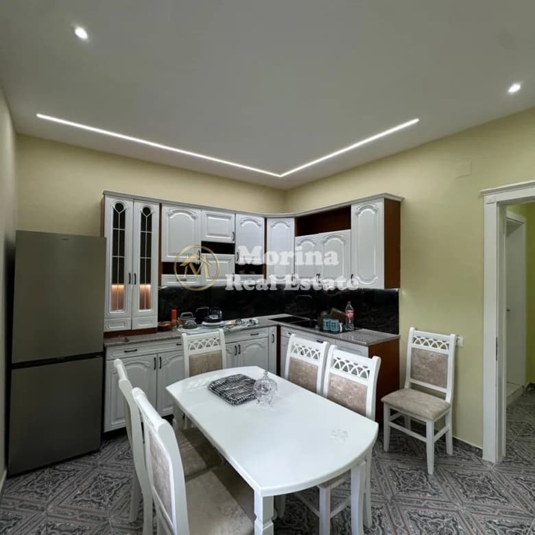 Qera | Vilë 3 + 1 | Laprakë | 1000 €/muaj 2