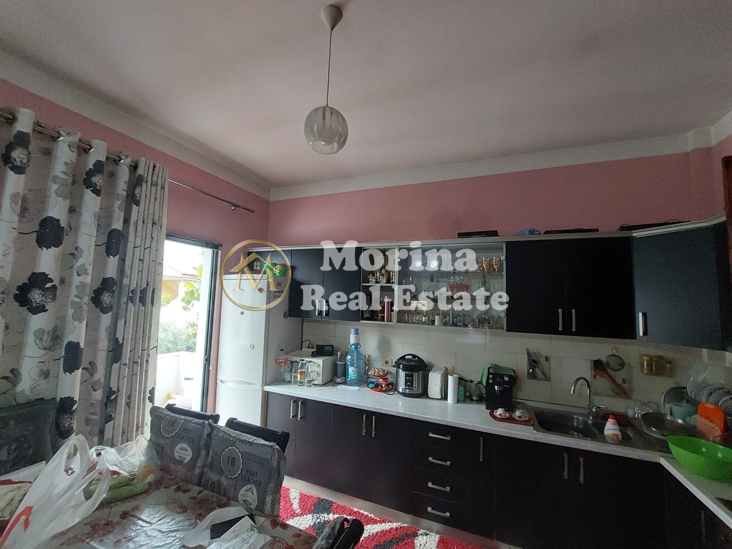 Shitet, Vile 3-katëshe, Rr:”5 Maji”, 320000 euro