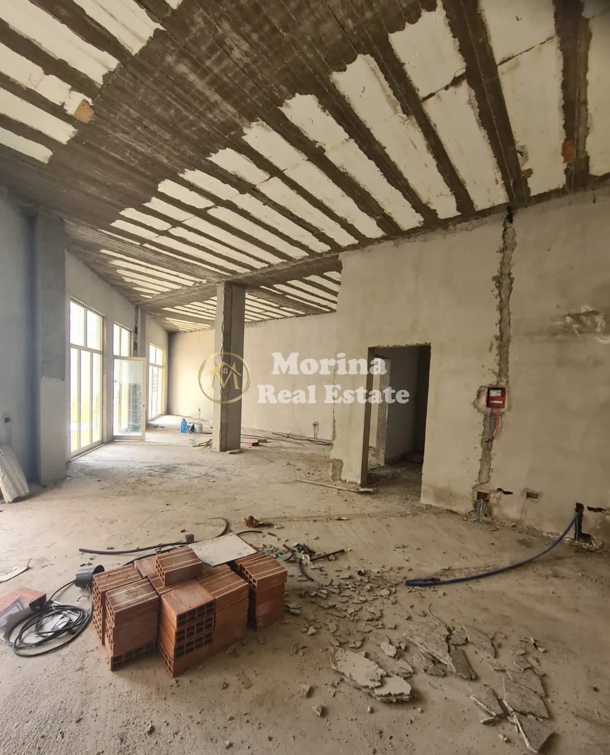 Shitje | Ambjent Biznesi | Liqeni i Thatë | 270000 €