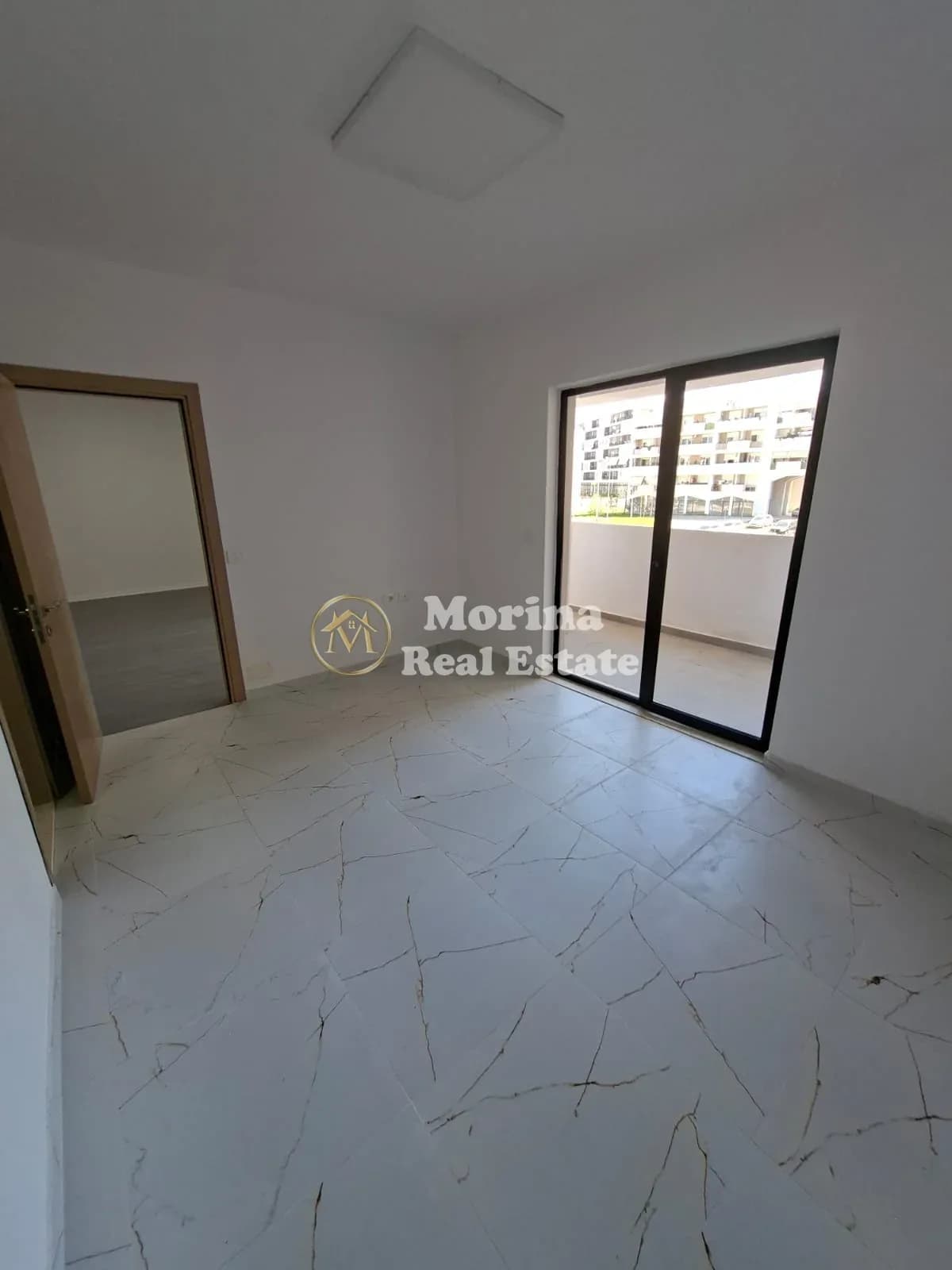 Qera | Ambjent Biznesi | Rruga 5 Maji | 450 €/muaj 2