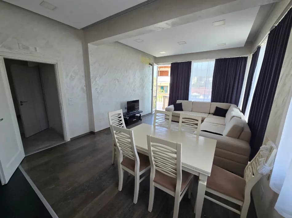 Qera | Vilë 3 + 1 | Rruga Xhebrahimet | 600 €/muaj 2
