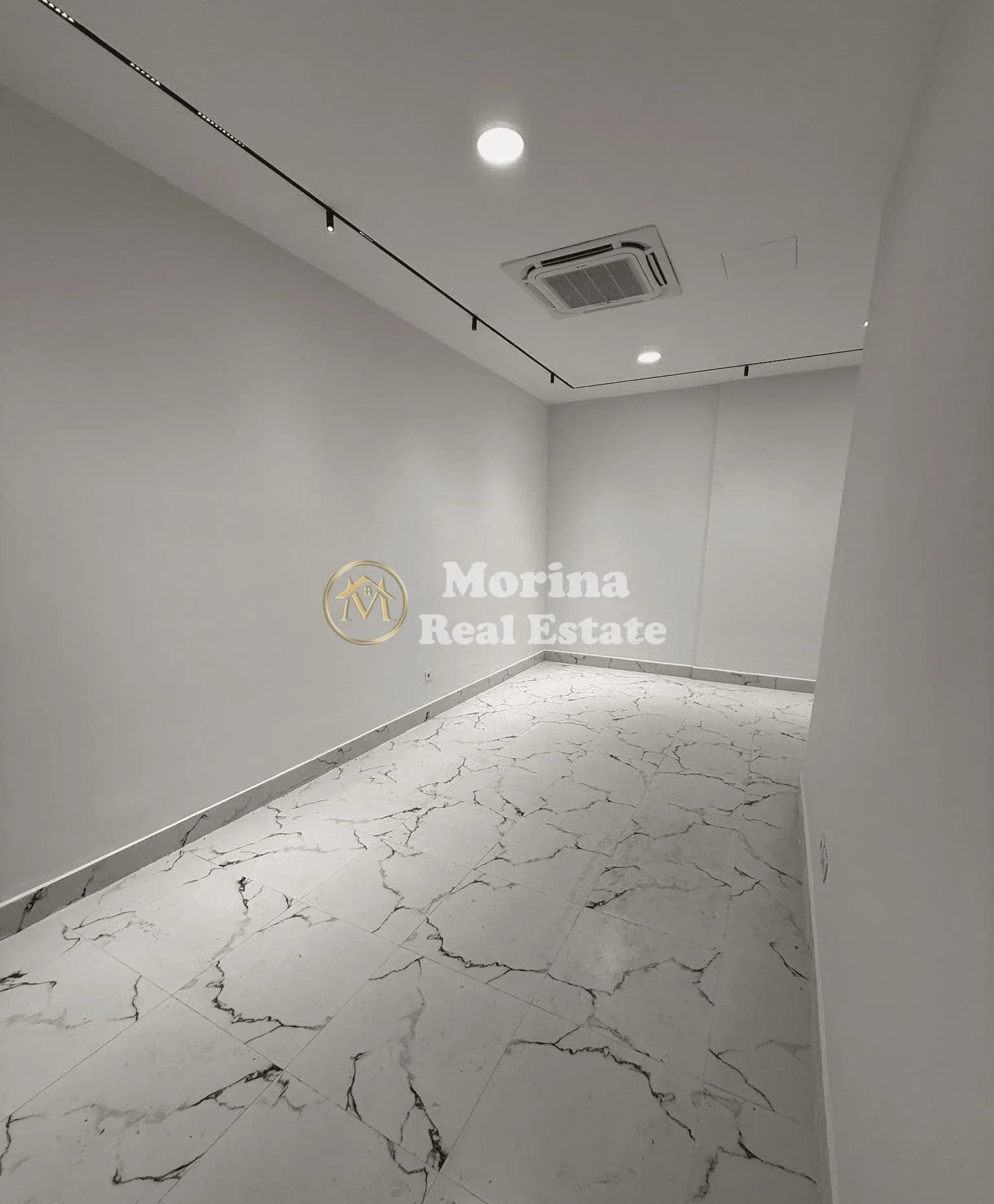 Qera | Ambjent Biznesi | Skanderbeg Square | 900 €/muaj 2