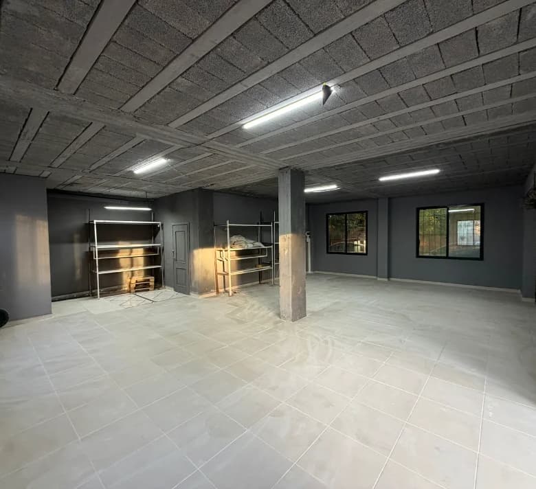 Qera | Ambjent Biznesi | Laprakë | 700 €/muaj 3