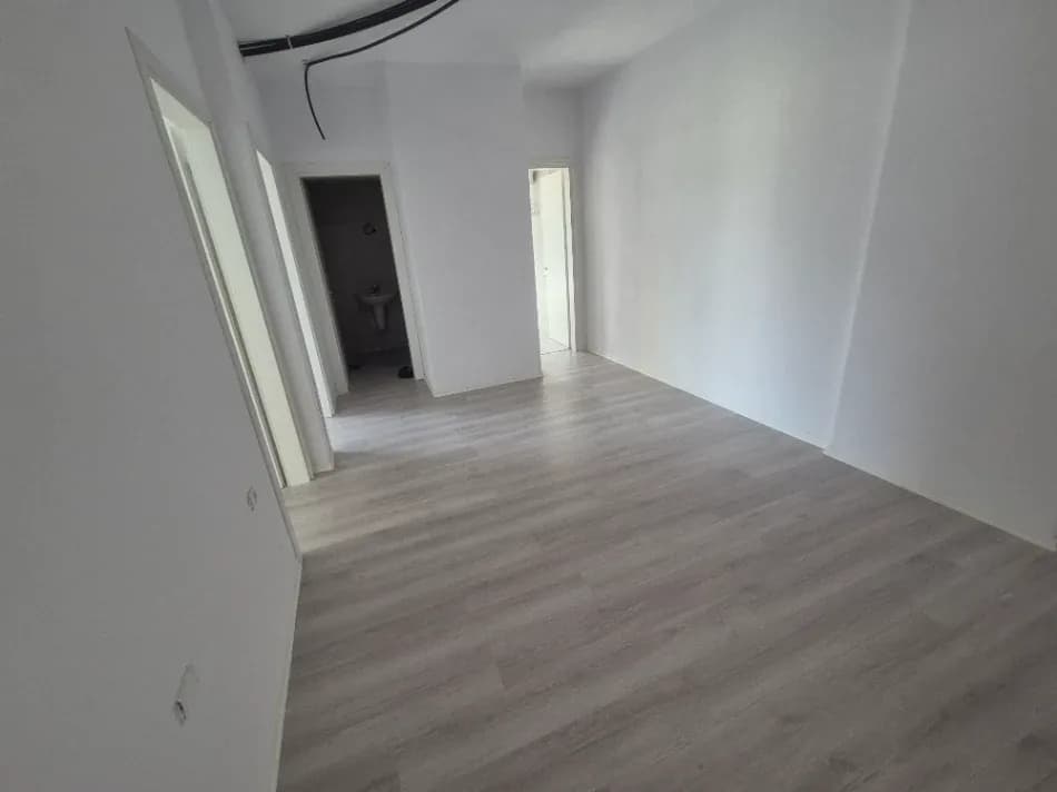 Qera | Ambjent Biznesi | Univers City| 800 €/muaj i diskutueshëm 4