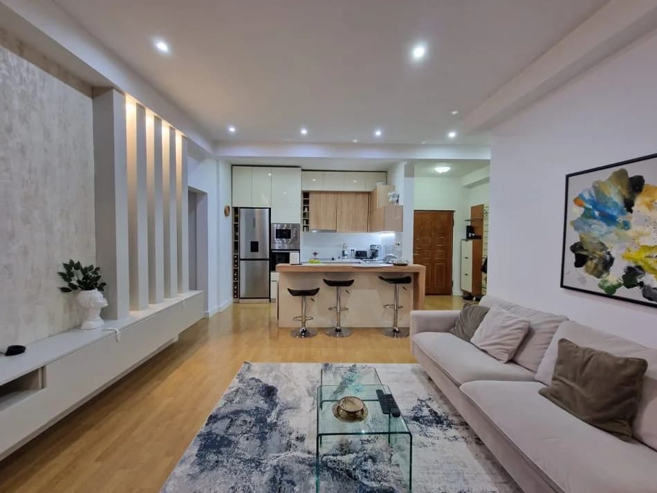Shitje | Apartament 3 + 1 | Rruga Fortuzi| 350000 €