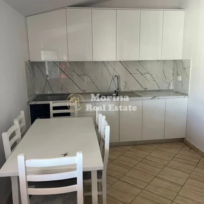 Qera | Shtëpi private 2 + 1 | Paskuqan | 350 €/muaj 2